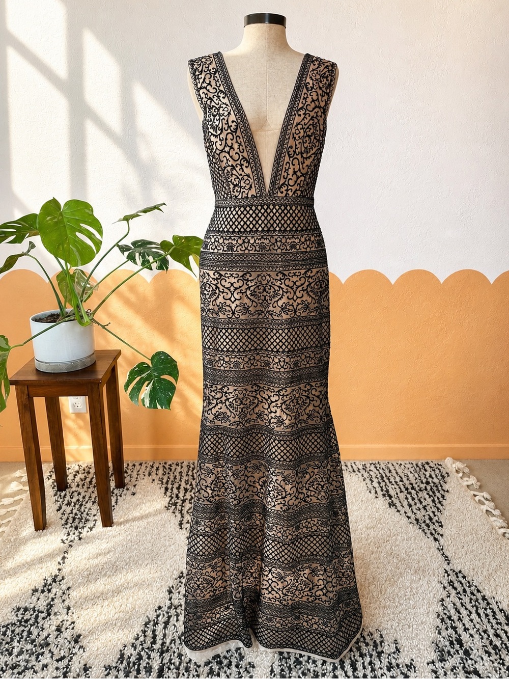 BCBGMaxAzria Black Lace Plunge V-Neck Evening Gown